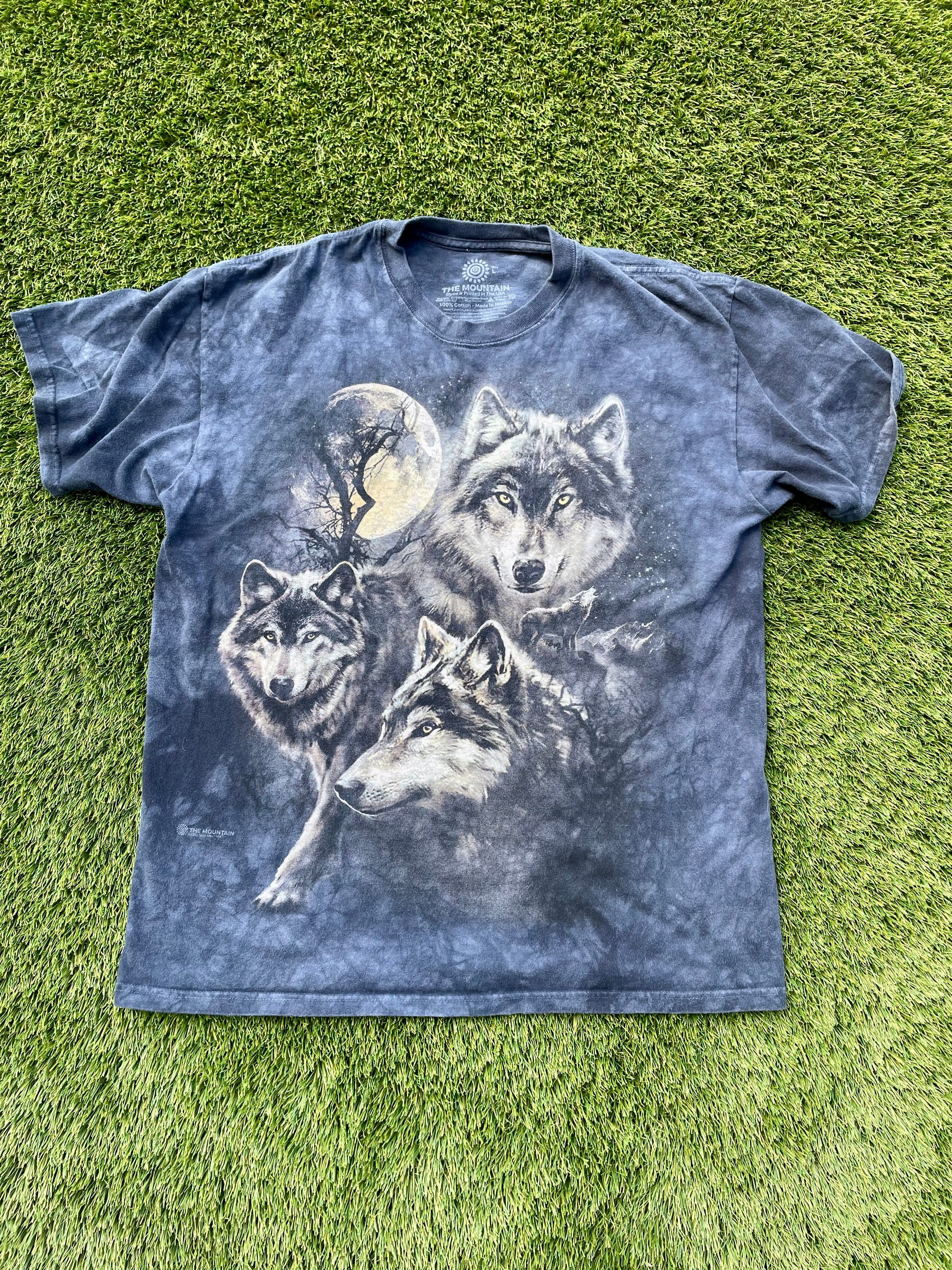 The Mountain" Wolf in the Moonlight T-Shirt Vintage